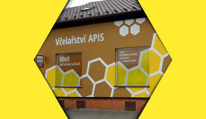 **Včelařství APIS Ostrava** - realizace grafického vzhledu prodejny 2018